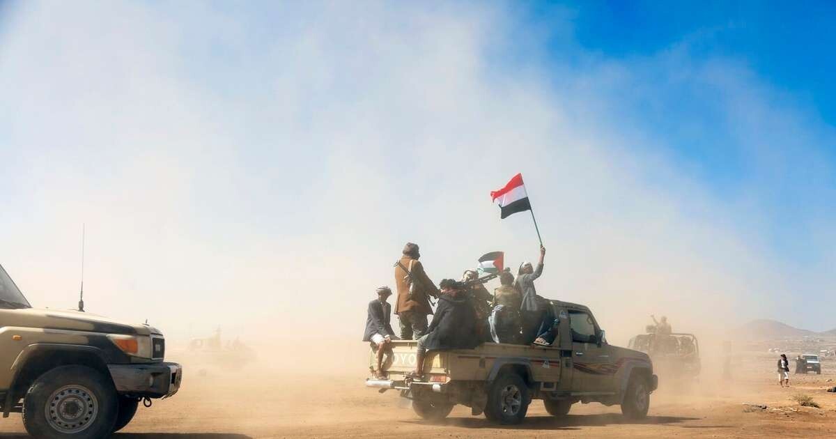 Saūda Arābija dod triecienus hutiešu militārajiem objektiem Jemenā