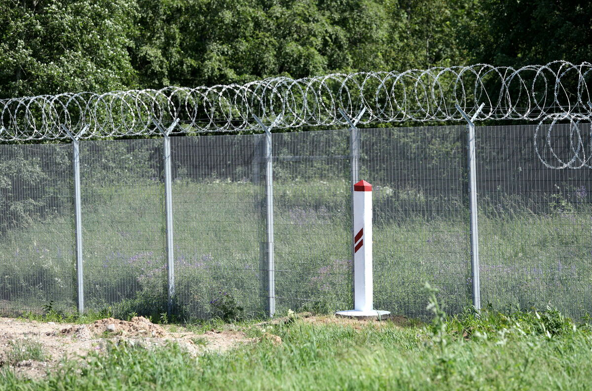 Otrdien novērsti 15 nelegālo migrantu mēģinājumi šķērsot Latvijas robežu no Baltkrievijas puses