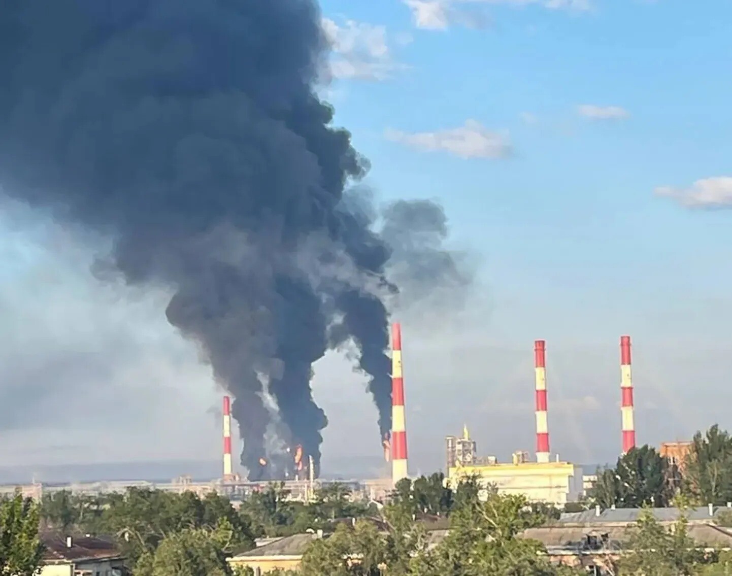 Ukraina devusi triecienus naftas pārstrādes rūpnīcai Krievijā, kā arī tankkuģiem un prāmjiem Azovas jūrā