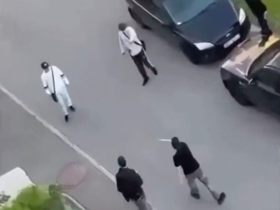 Video: Konflikts Siļķu ielā – divi cietušie, policija aiztur aizdomās turēto
