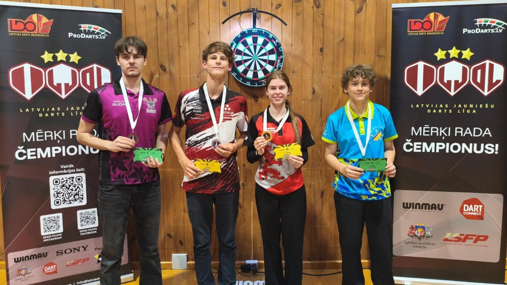 EK medaļniece Kirilova dominē arī Latvijas jauniešu Darts līgas šautriņu mešanā 4. posmā
