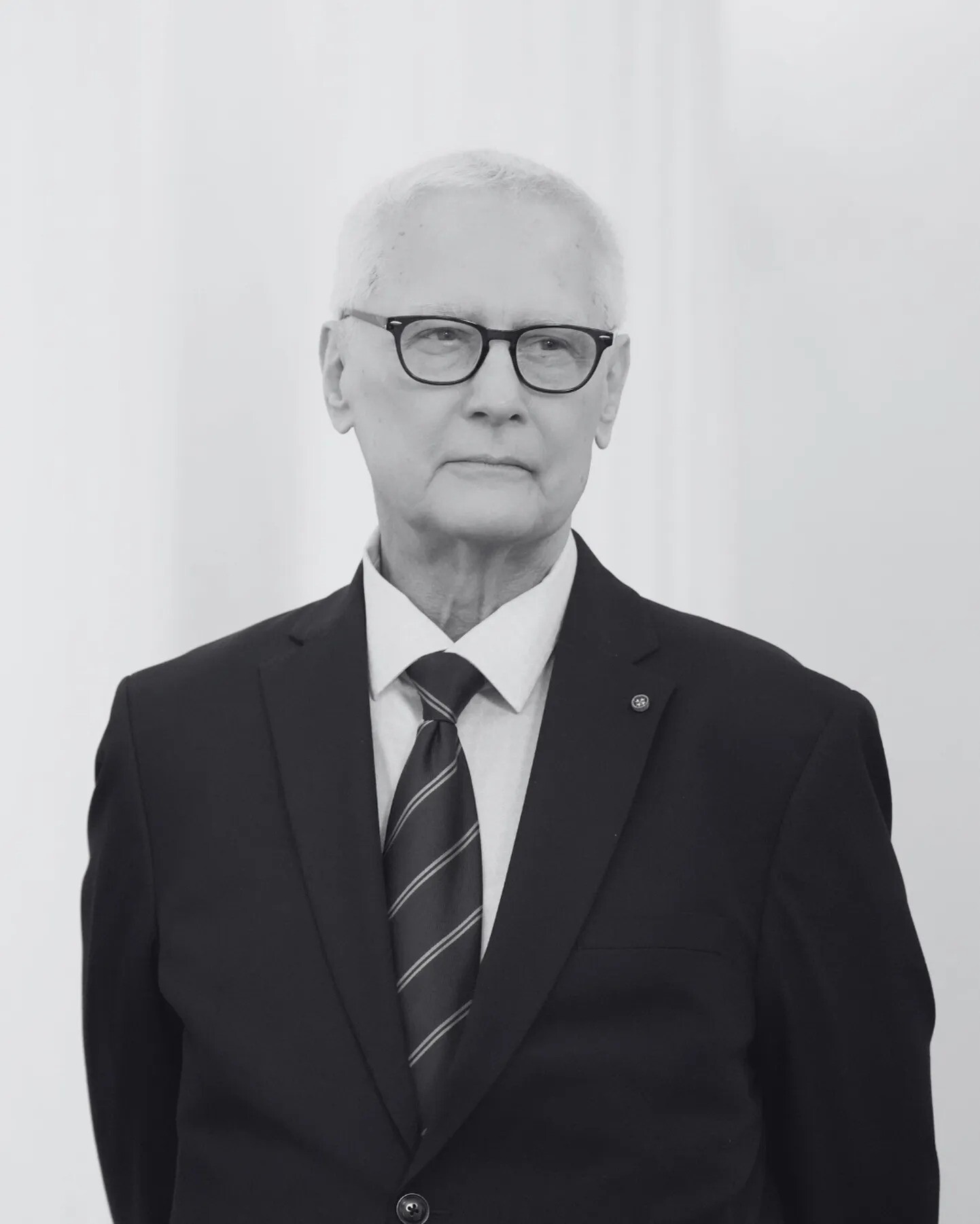 Nomiris bijušais Latvijas Augstākās Padomes deputāts un sabiedriskais darbinieks Karlsons