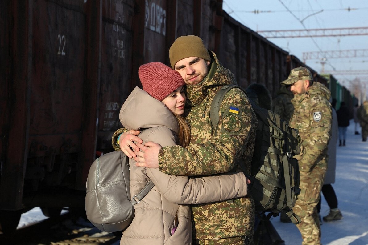 ES vienojas par stingrākiem ieceļošanas noteikumiem mobilizācijas vecuma ukraiņiem