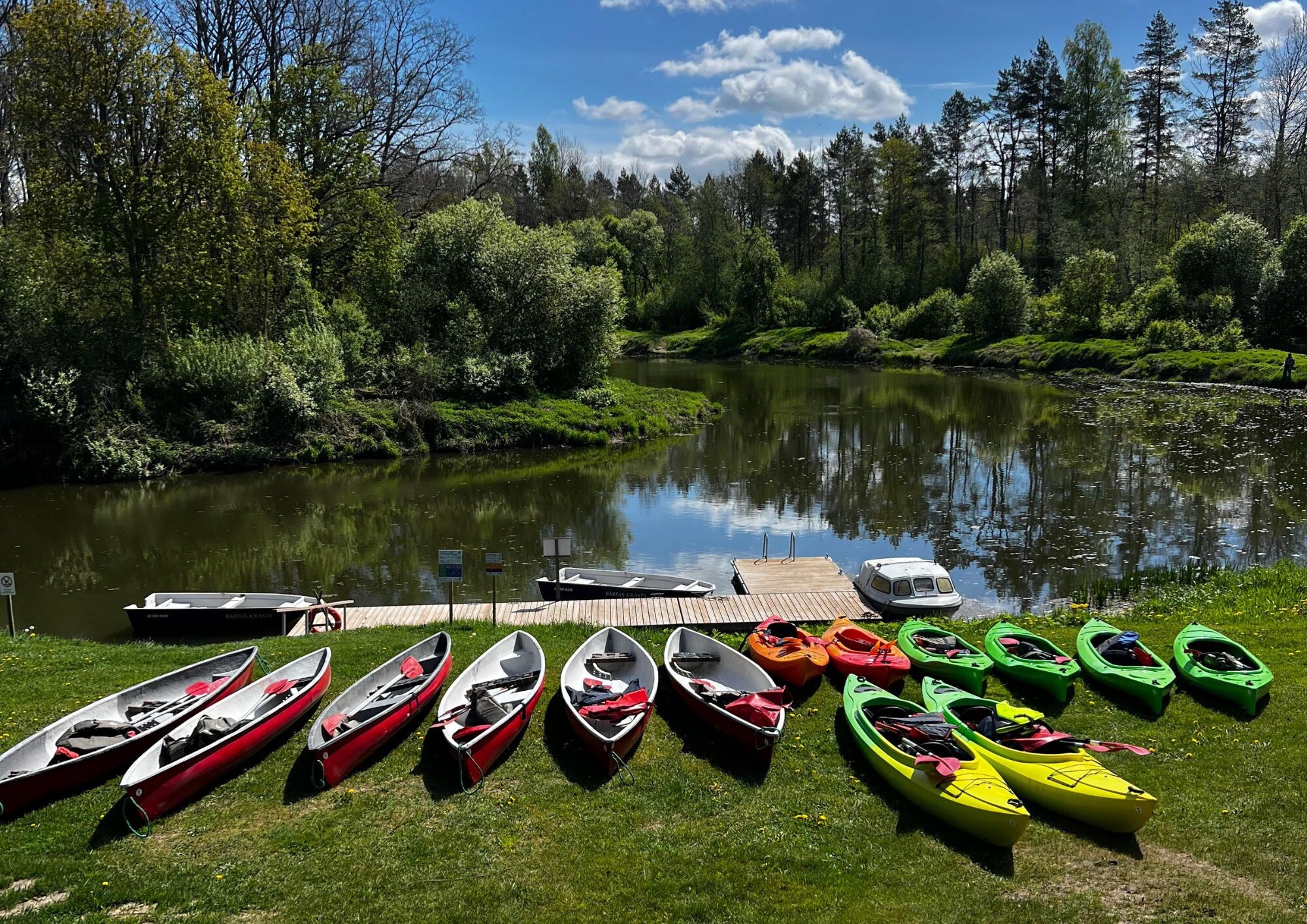 Atklāj Liepājas un Dienvidkurzemes ūdensceļus: “Edža laivas” aicina baudīt aktīvo atpūtu