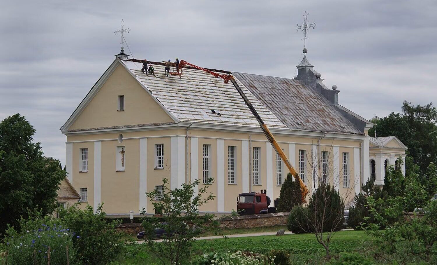Latgale: Bebrenes dievnama jumtu atjaunos ar valsts atbalstu
