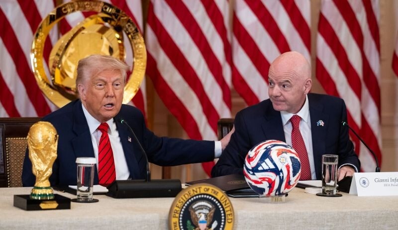 Tramps apstiprina lūgumu FIFA vadītājam pārskatīt Baloguna diskvalifikāciju