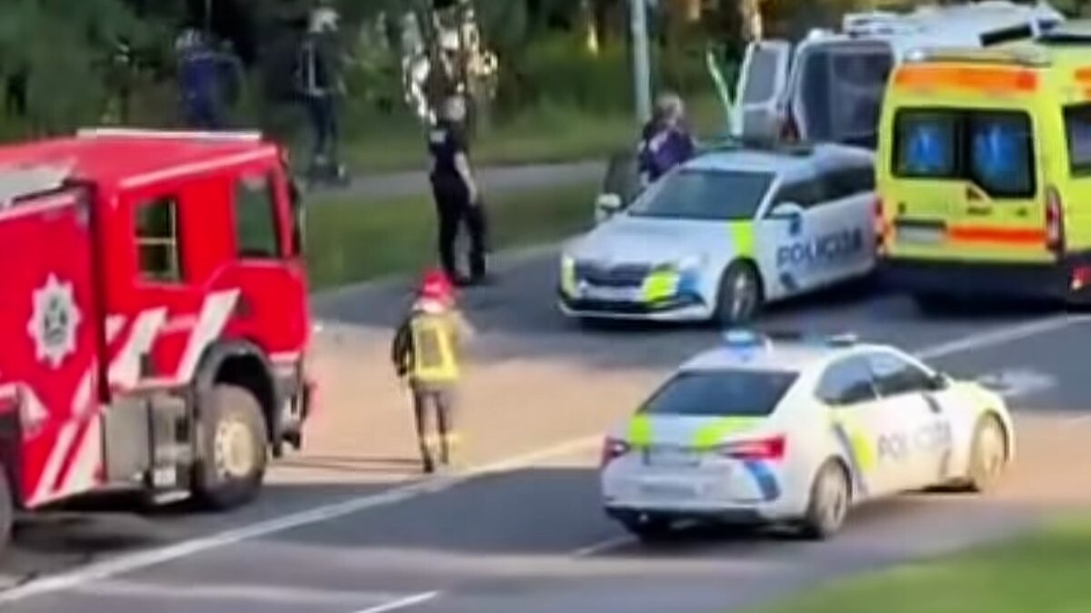 Video: Bēgot no policijas, šoferis Rīgā izraisa divas avārijas