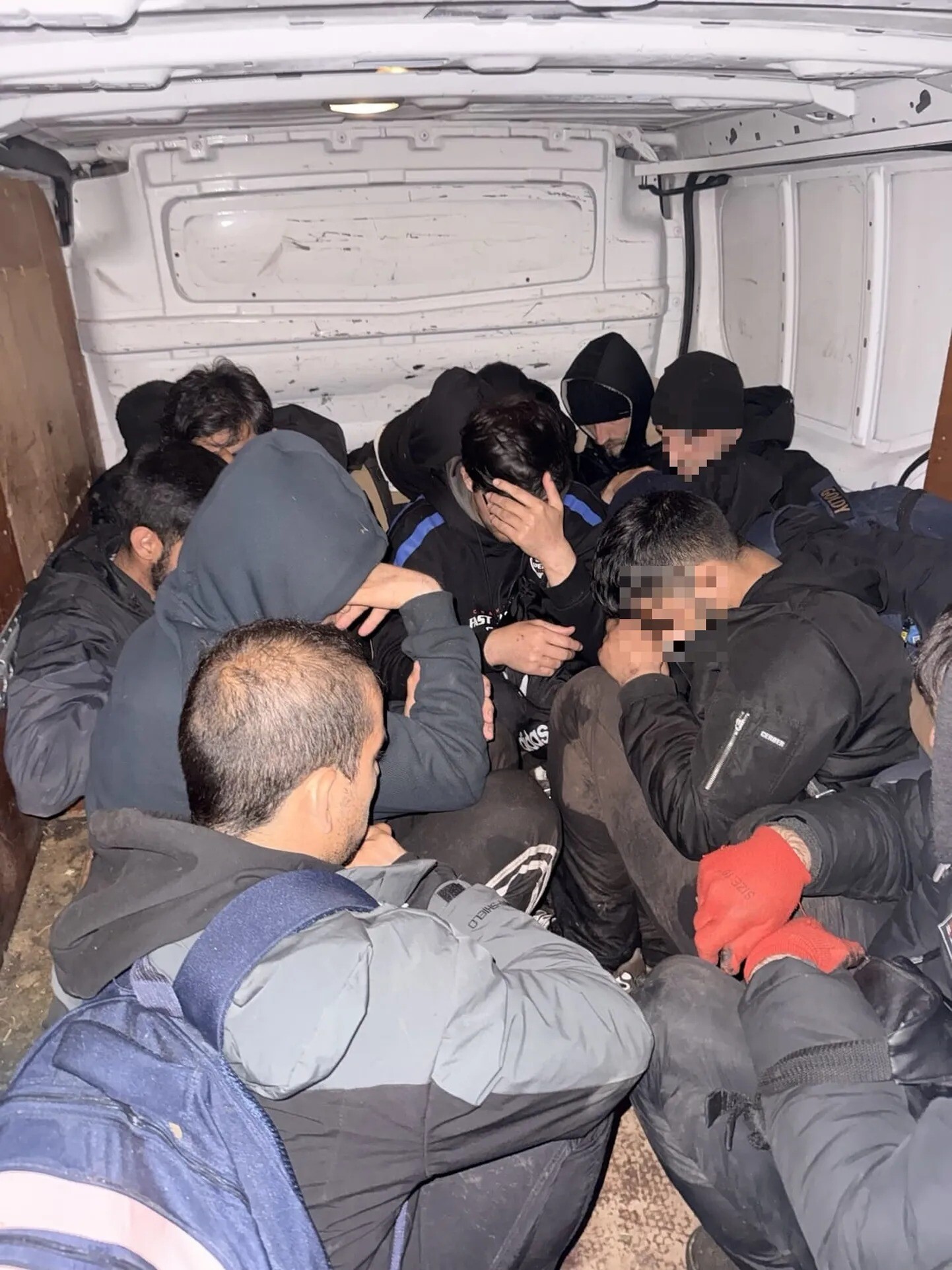 Lietuvā aizturēts Francijas pilsonis, kas no Latvijas vedis 19 nelegālos migrantus