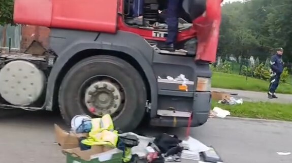 Video: Tosmarē apzagtas vairākas kravas automašīnas