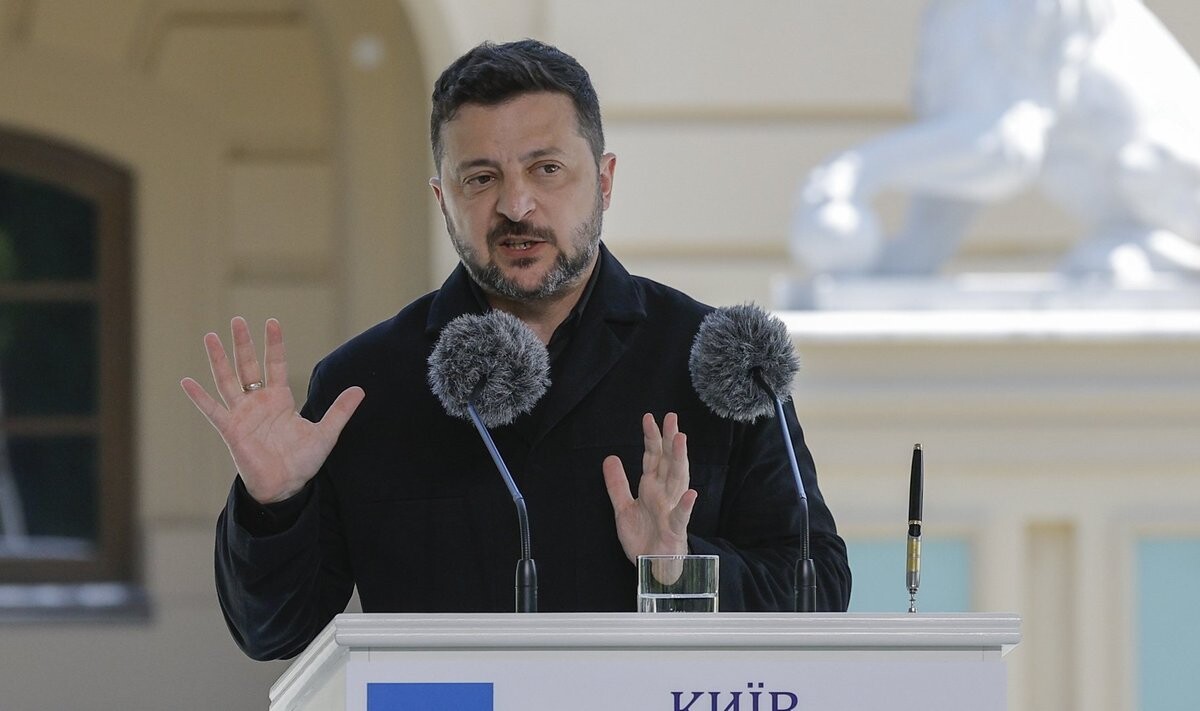 Zelenskis gatavojas aizsardzības ministra amatam virzīt iekšlietu ministru Klimenko
