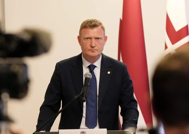 Aizsardzības ministrs NATO samitā popularizē mācību iespējas Sēlijas poligonā