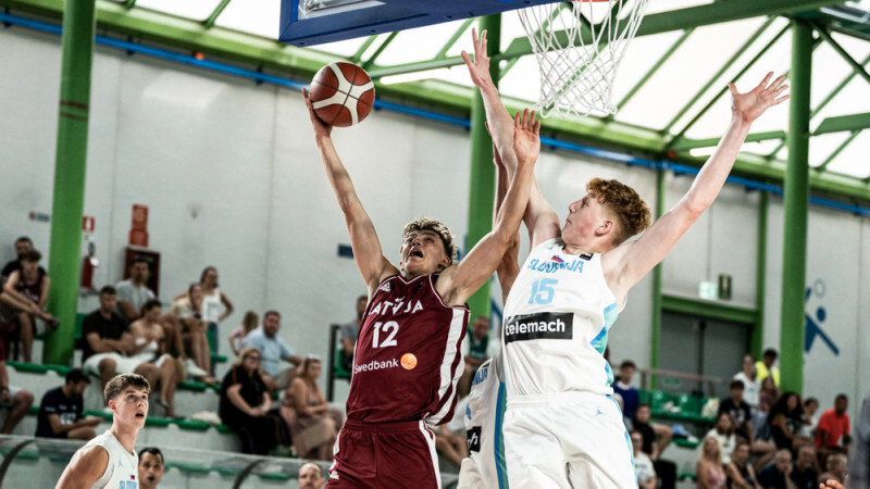 Latvijas basketbolisti Eiropas U-18 čempionāta astotdaļfinālā nenosargā vadību un piekāpjas Slovēnijai