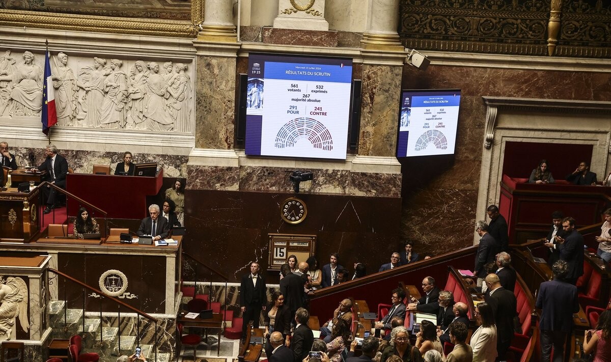 Francijas parlaments apstiprina likumu par asistēto pašnāvību