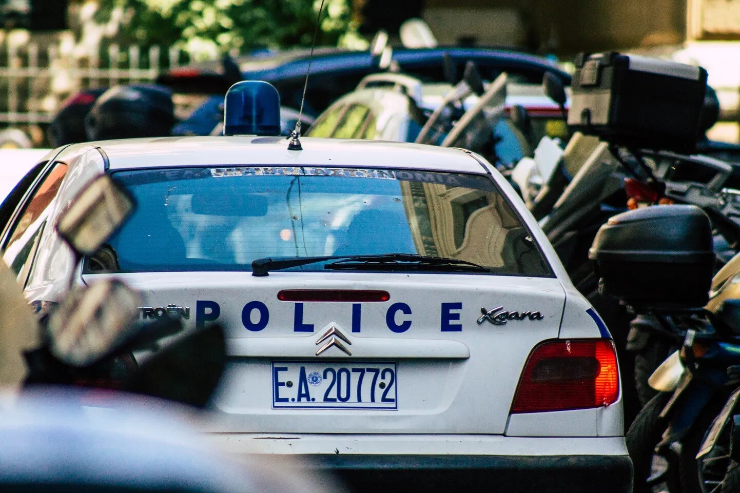 Grieķijas policija aiztur trīs personas par uzbrukumu konservatīvās politiķes mājai