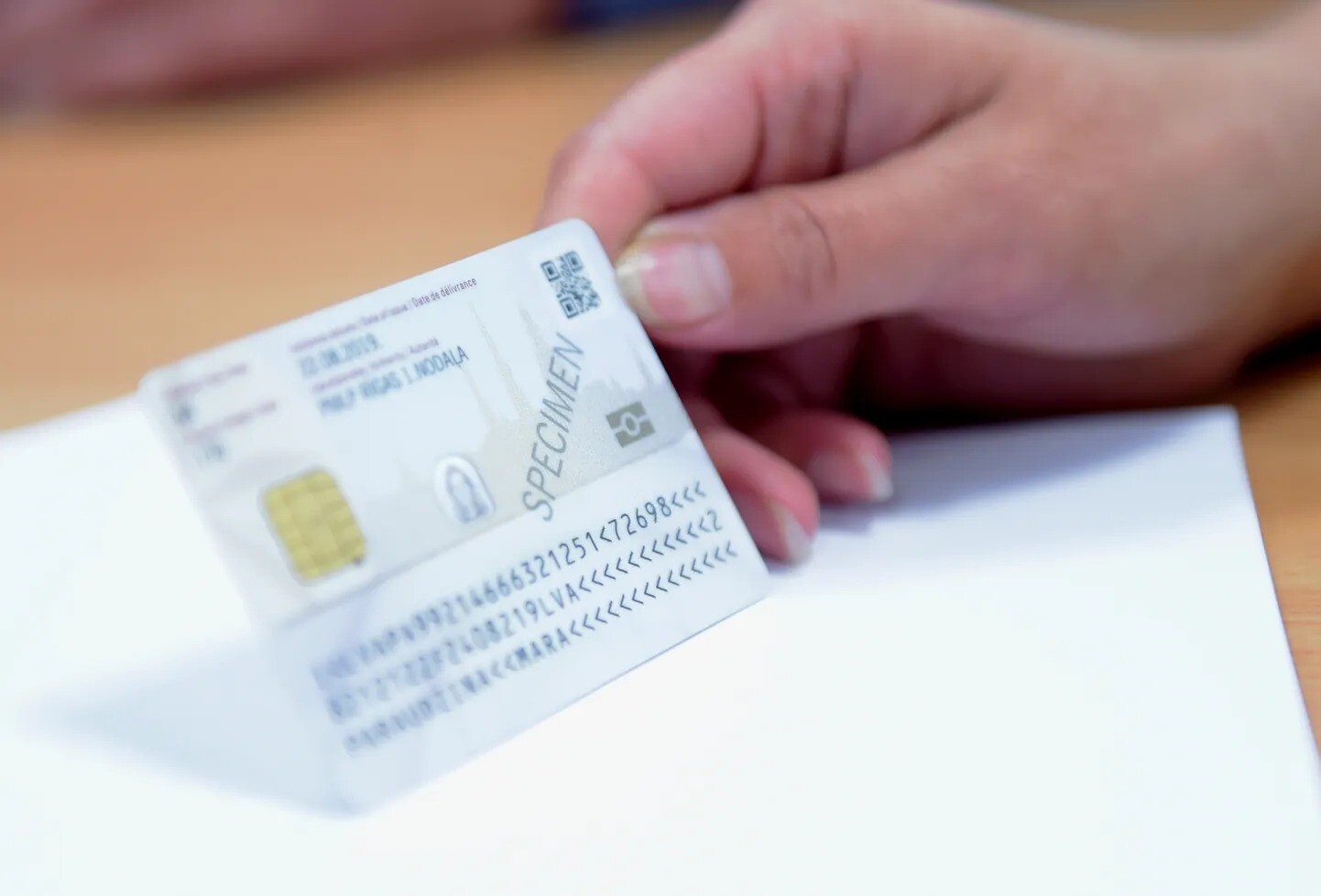Saeima otrajā lasījumā atbalsta rosinājumu ierobežot dokumentu un e‑identitātes izmantošanu meklēšanā izsludinātām personām