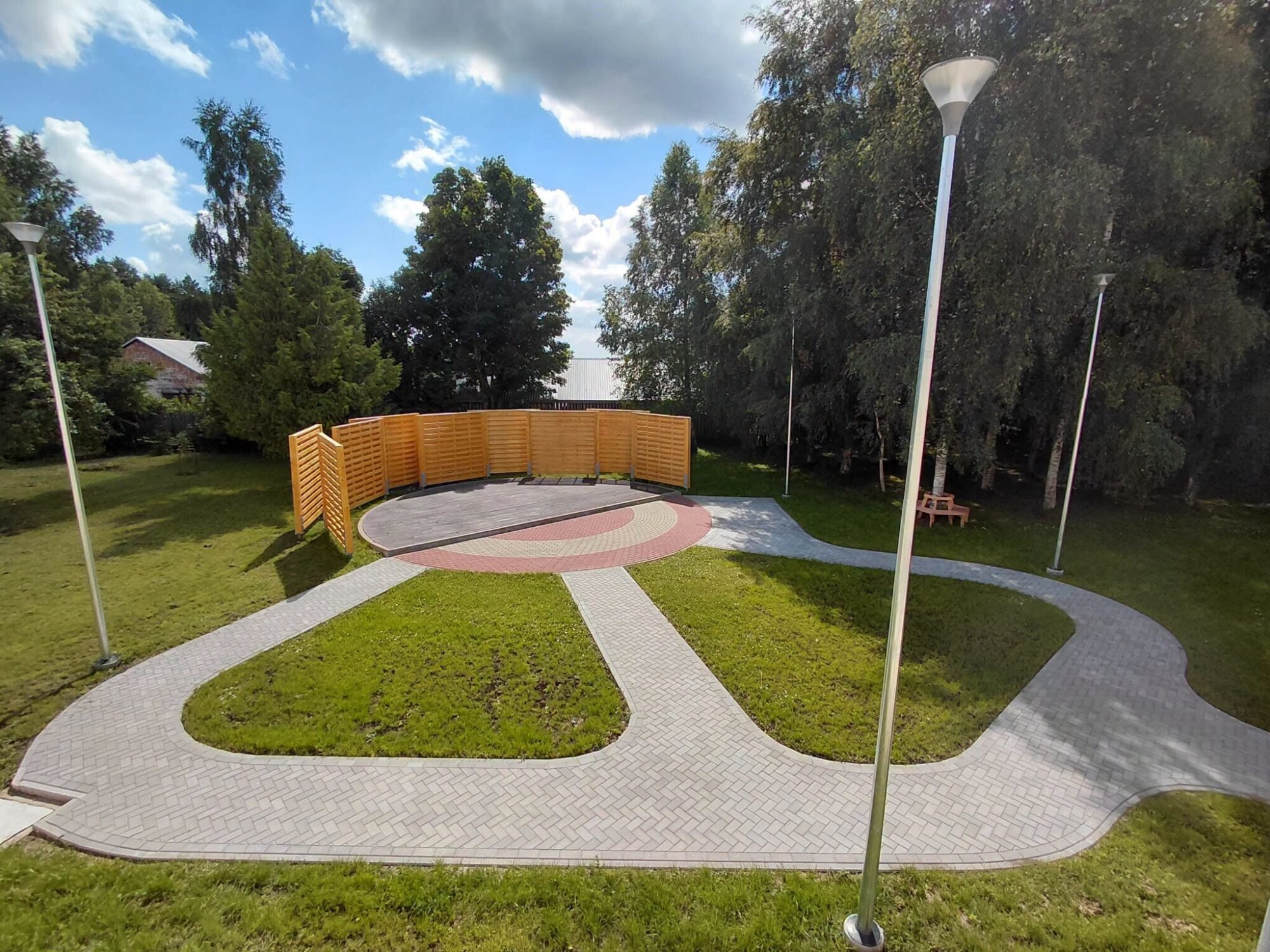 “Dzirnakmens” ir gadsimta ieguvums. Par 50 tūkstošiem eiro Vaiņode beidzot tikusi pie koncertdārza