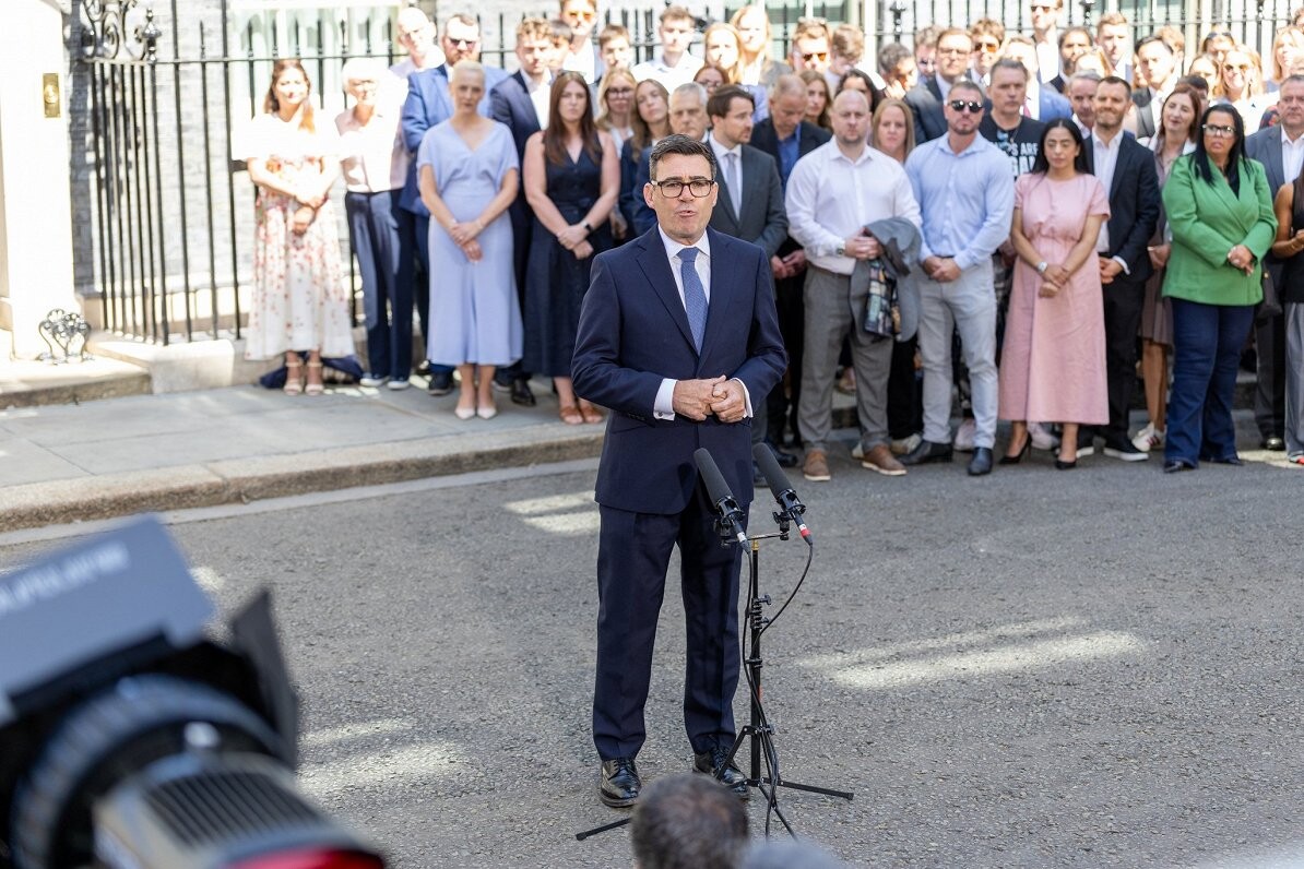 Lielbritānijas jaunais premjers Endijs Bērnems veic ievērojamas izmaiņas valdībā