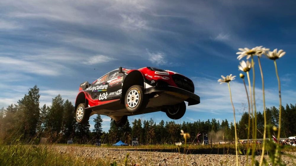 Seska ekipāžai Somijas rallijā piektā vieta pēc desmit ātrumposmiem
