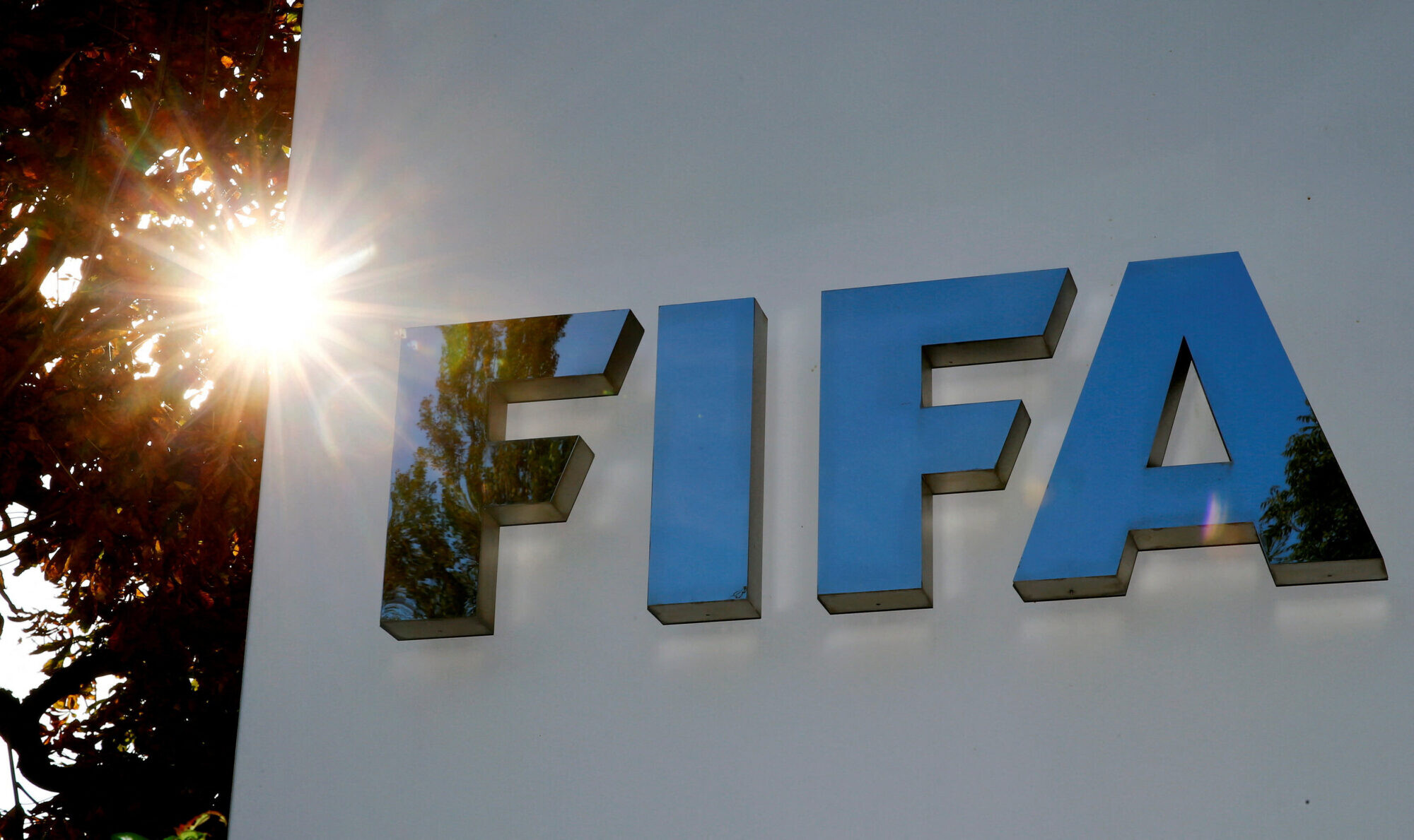 FIFA, neskatoties uz kritiku, neplāno atkāpties no komercdarbības plāna