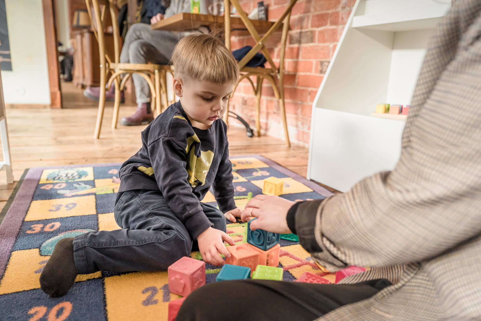 Vecāki ar maziem bērniem aicināti apgūt zināšanas bezmaksas nodarbību ciklā