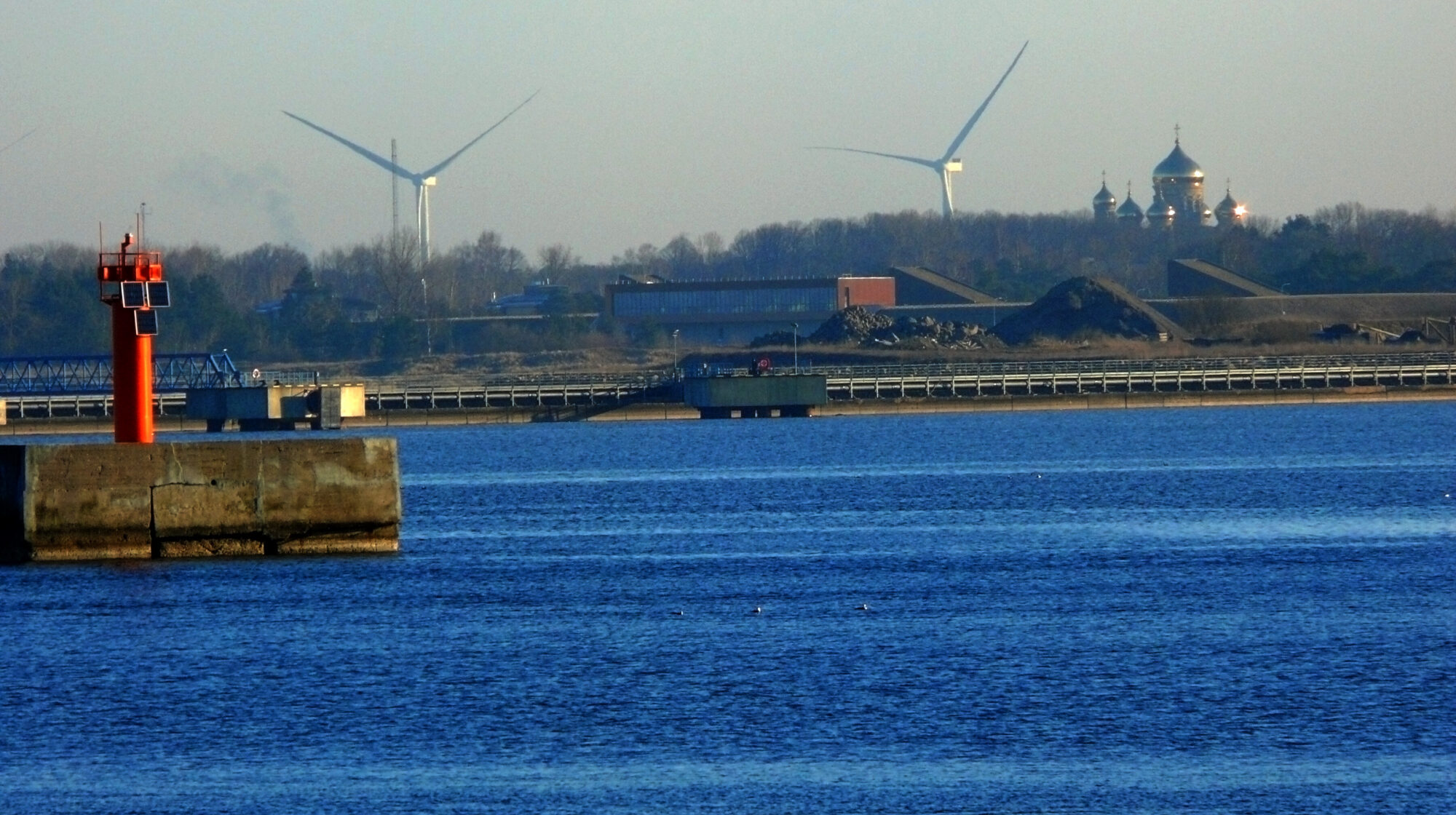 Saule dod enerģiju par brīvu, iztrūkst vēja pienesuma