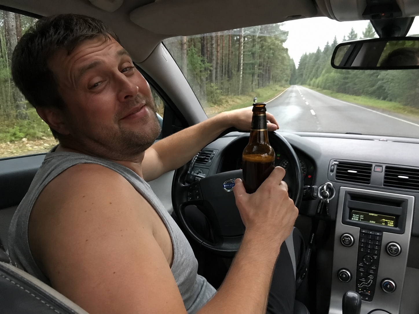 Pilnīga patvaļa ar “Volvo” uz Papes ceļa
