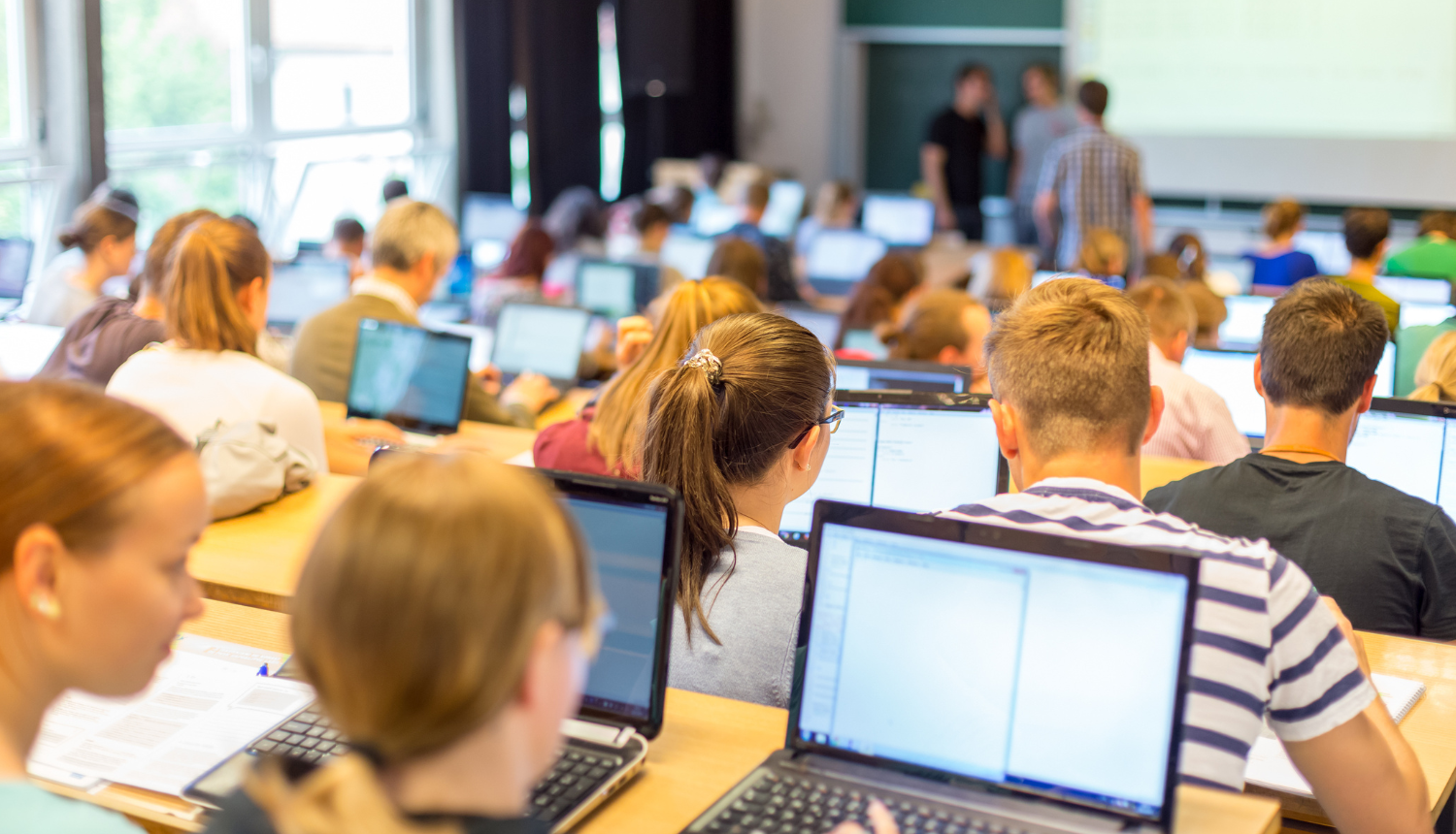Atbalsts ikdienas tēriņiem studējot: Viss par stipendiju “Studētgods”, pieteikšanos un ienākumu griestiem