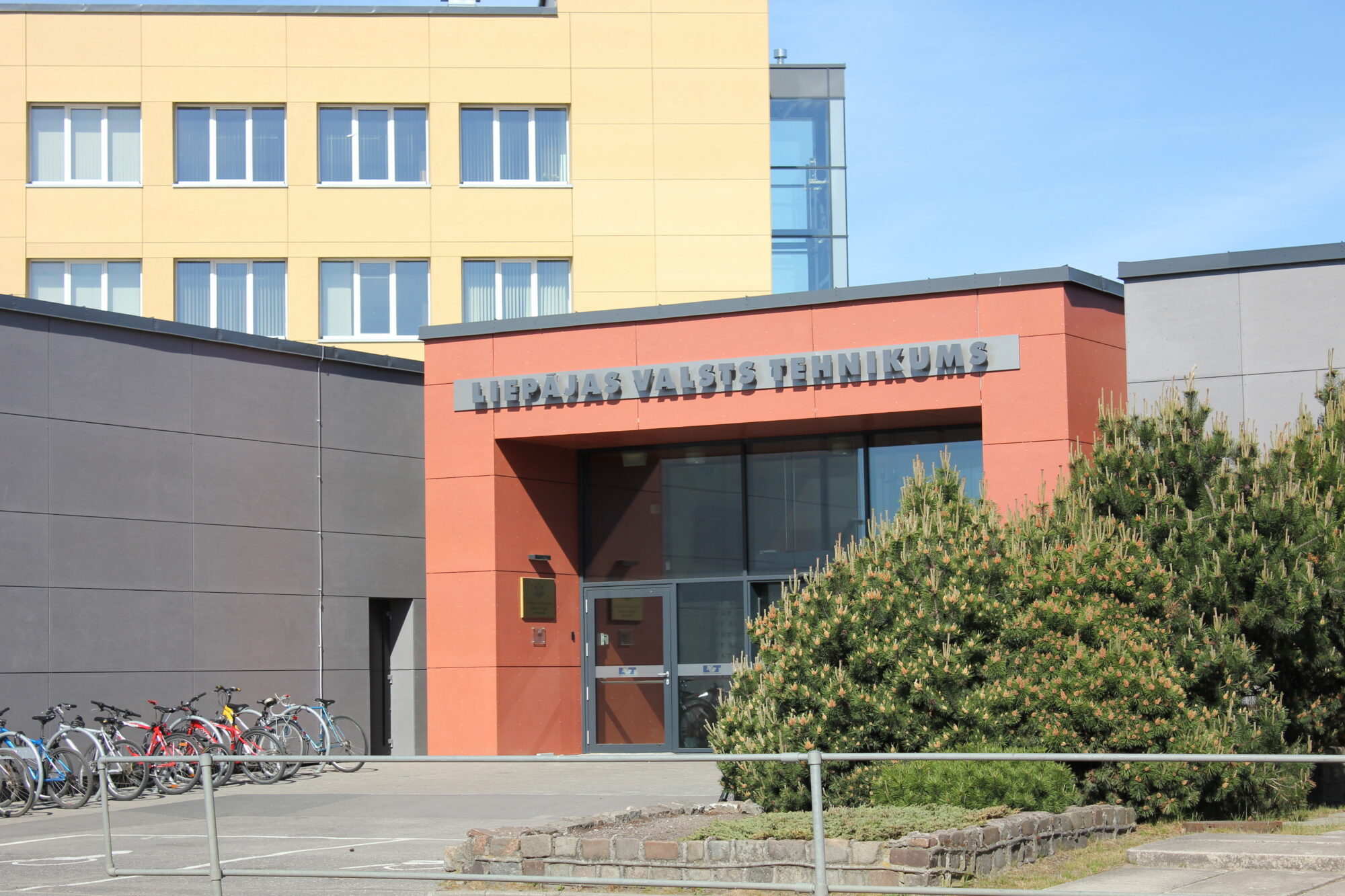 Jauno audzēkņu uzņemšana Liepājas Valsts tehnikumā līdz 10. jūlijam!