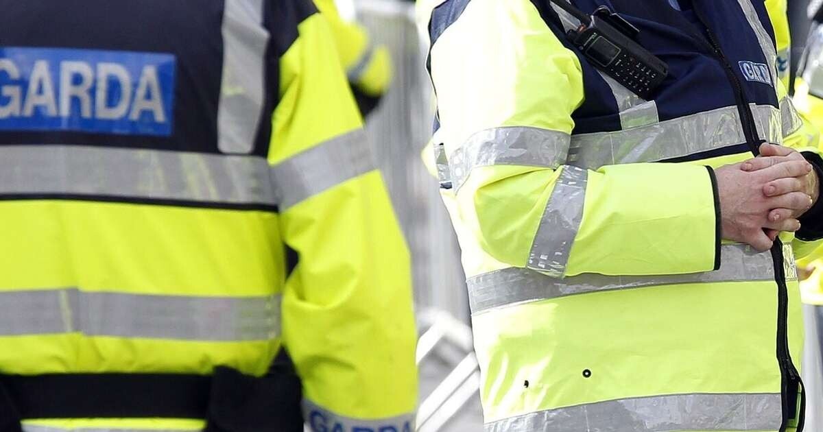 Īrijas policija pie Ziemeļīrijas robežas pārtvērusi automašīnu ar spridzekli