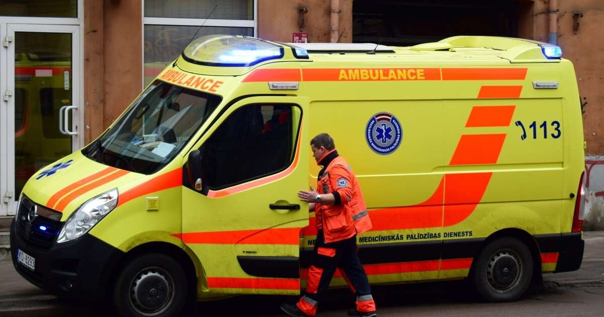 Ar līdzcilvēku palīdzību izdodas glābt sievieti, kurai veikalā apstājās sirds
