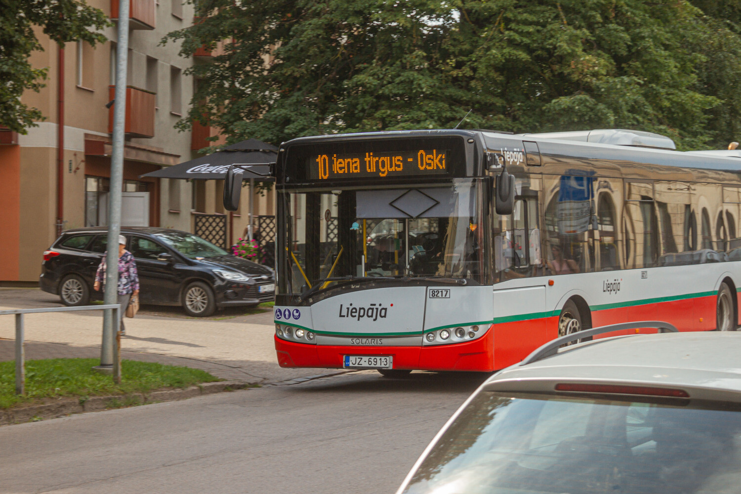 Dienas laikā savākti iesniegšanai pašvaldībā nepieciešamie paraksti par autobusu maršrutu atjaunošanu Ezerkrastā