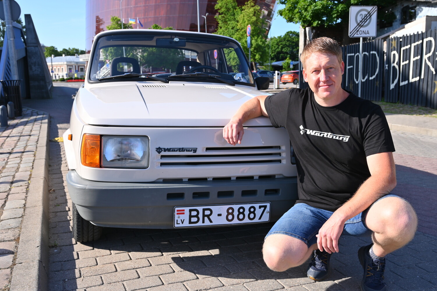 Foto: Viens no retākajiem auto Latvijā: Grobiņas pusē atdzimis “Wartburg”
