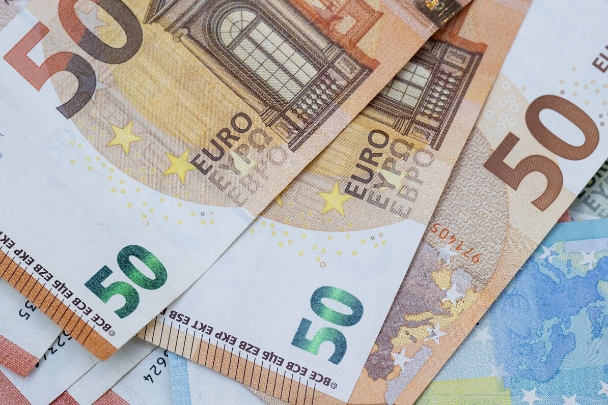 Katra partija vēlēšanu aģitācijai drīkst izlietot līdz 1,04 miljonus eiro, atgādina KNAB