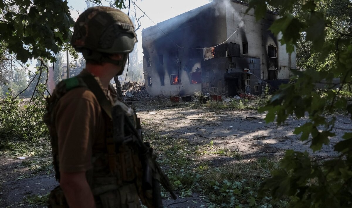Krievi uz Ukrainu raidījuši divas raķetes un 151 lidrobotu