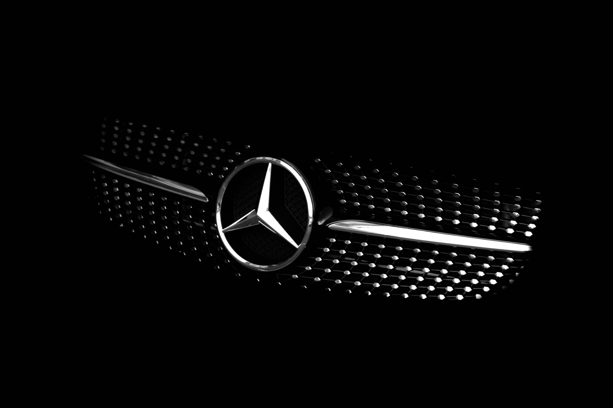 Otrajā ceturksnī pieaugusi “Mercedes-Benz” peļņa