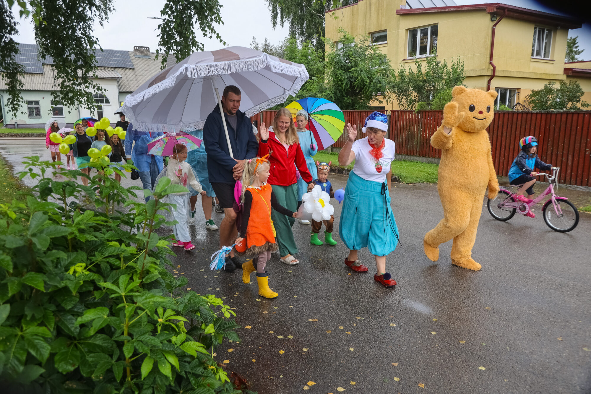 Foto un video: Durbes svētkus svin jautri