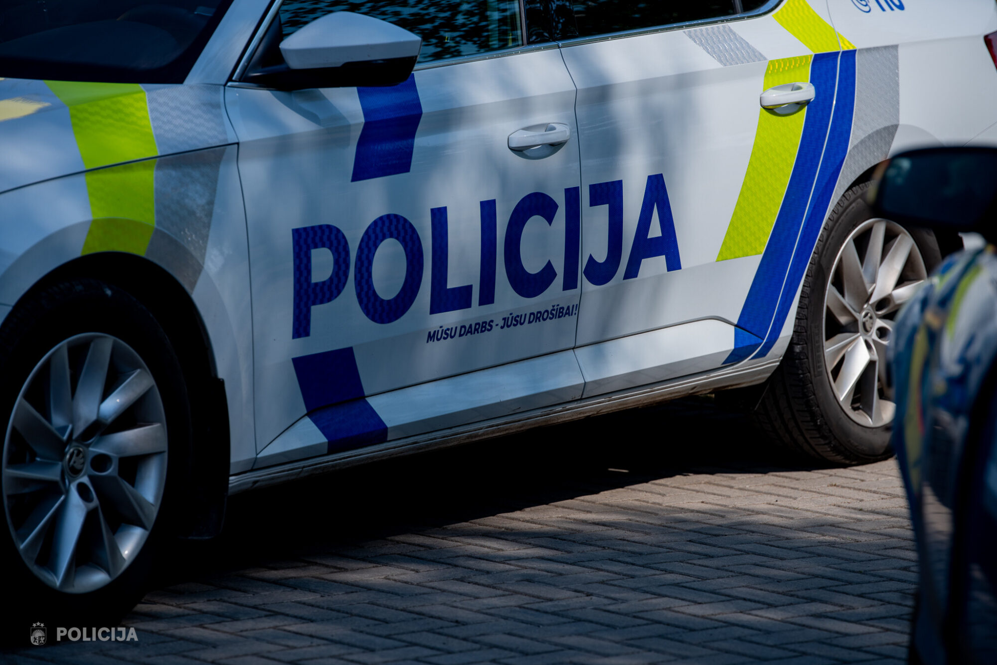 Par Rīgā notikušo avāriju ar policijas dienesta auto sākts kriminālprocess