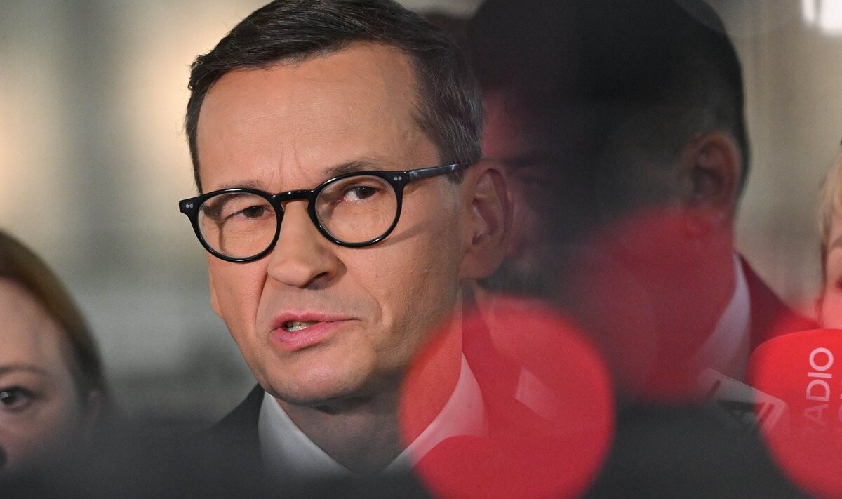 Polijas ekspremjeru Moravecki izslēdz no PiS