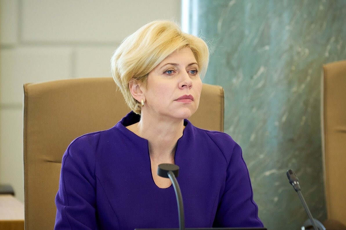 “Progresīvie” prasa Indriksonei skaidrot būtisku izglītības nozares izmaiņu virzību īsi pirms mācību gada sākuma