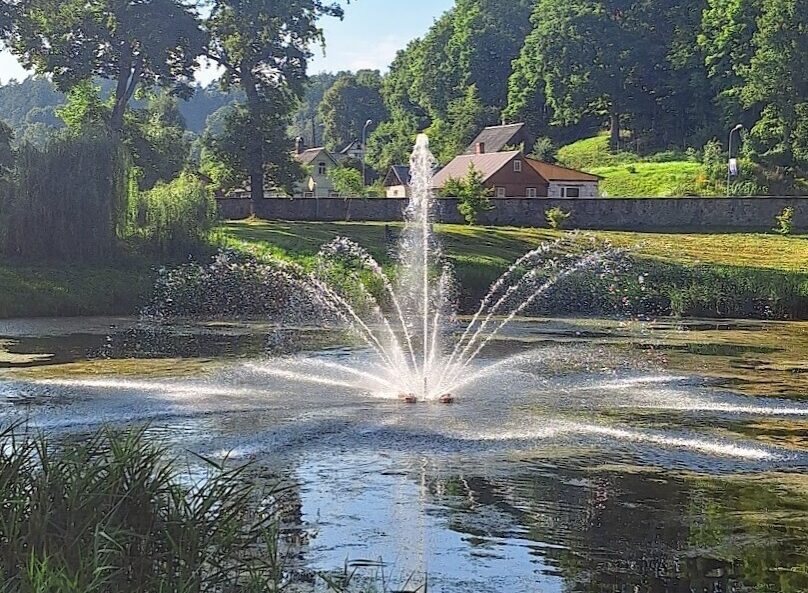 Latgale: Iedzīvotājus un viesus priecē strūklaka Krāslavas pils parkā