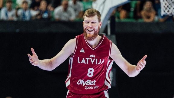 Dāvis Bertāns noslēdz karjeru Latvijas izlasē