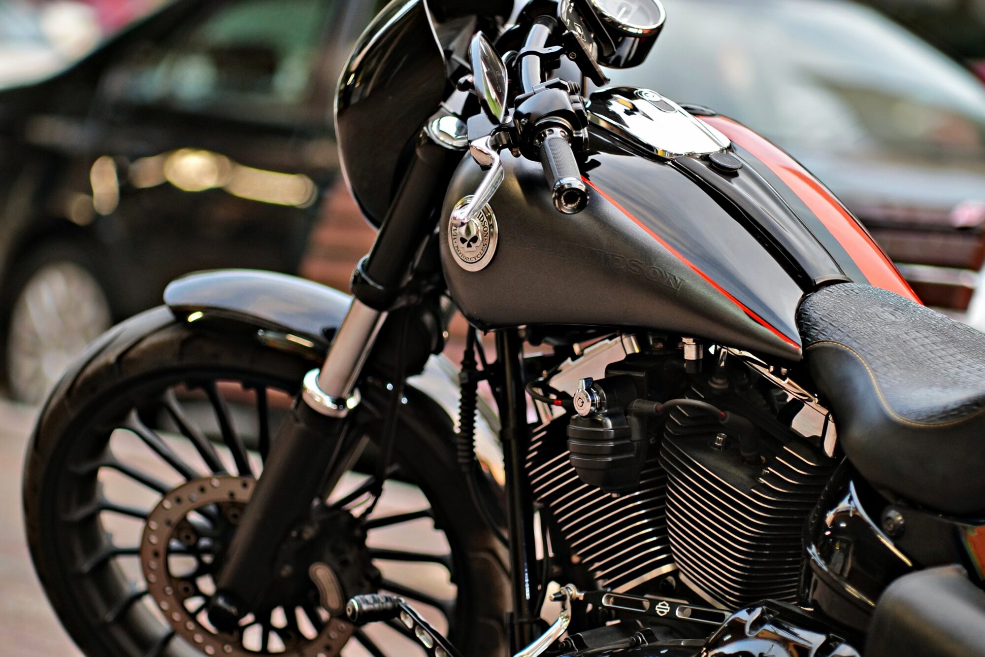 Ar “Škodu” Siguldas ielā Liepājā taranē “Harley Davidson”