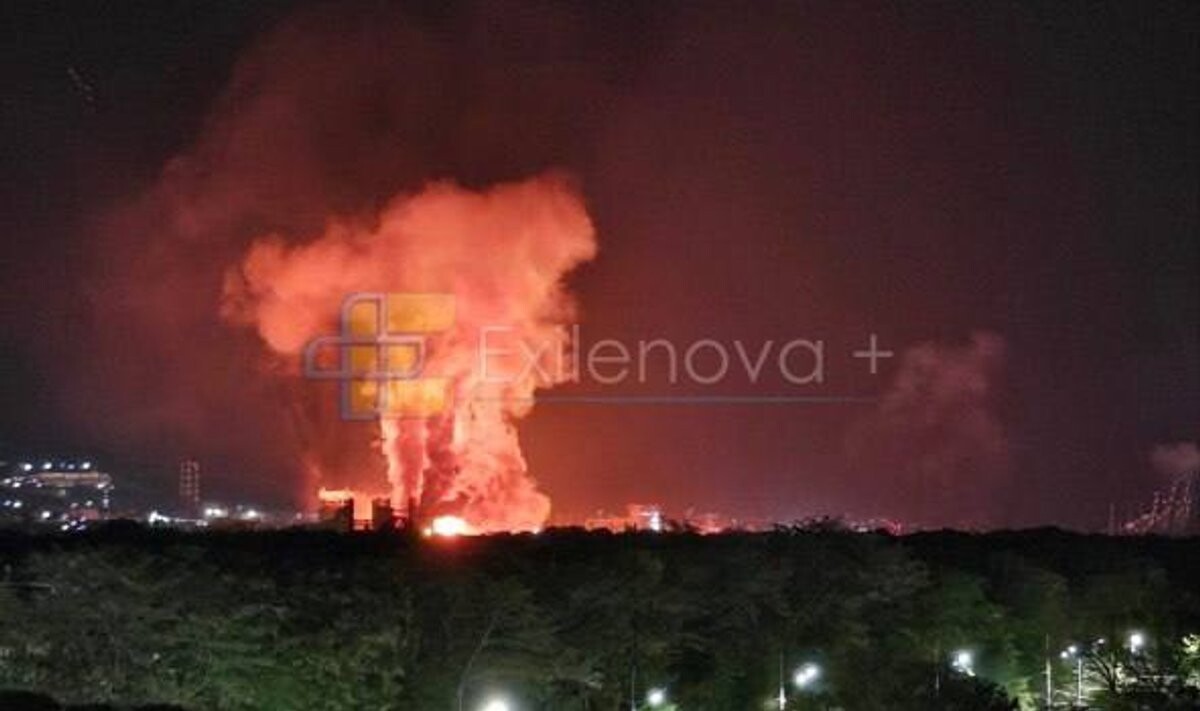 Video: Pēc ukraiņu lidrobotu uzlidojuma izcēlušies ugunsgrēki Novorosijskas ostā