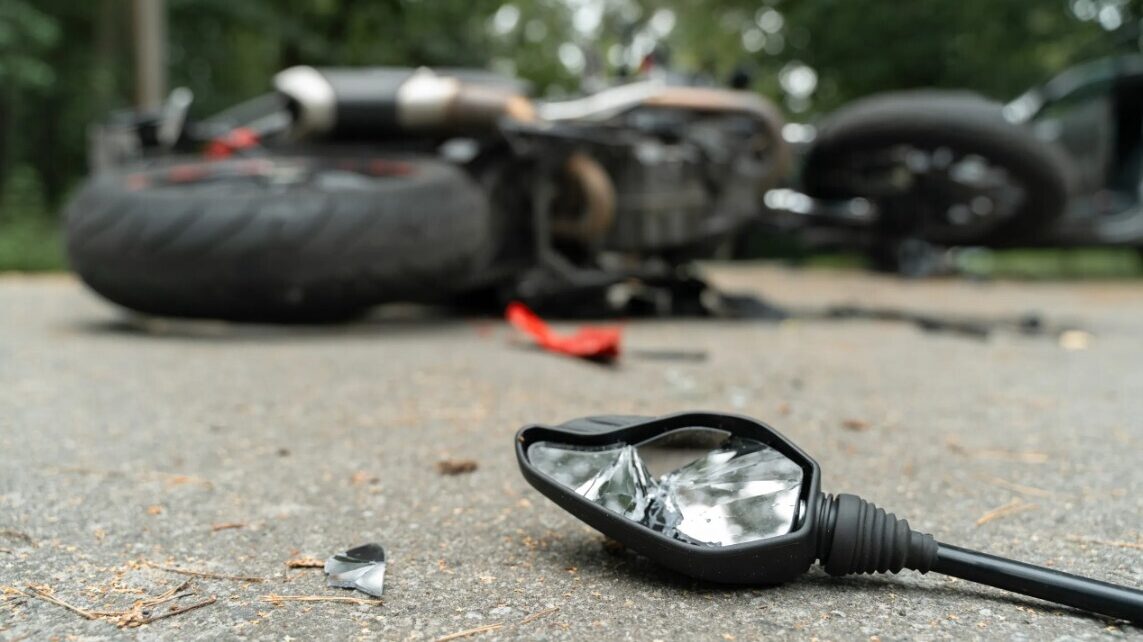 “KIA” vadītājs Klaipēdas ielā nepamana motorolleru