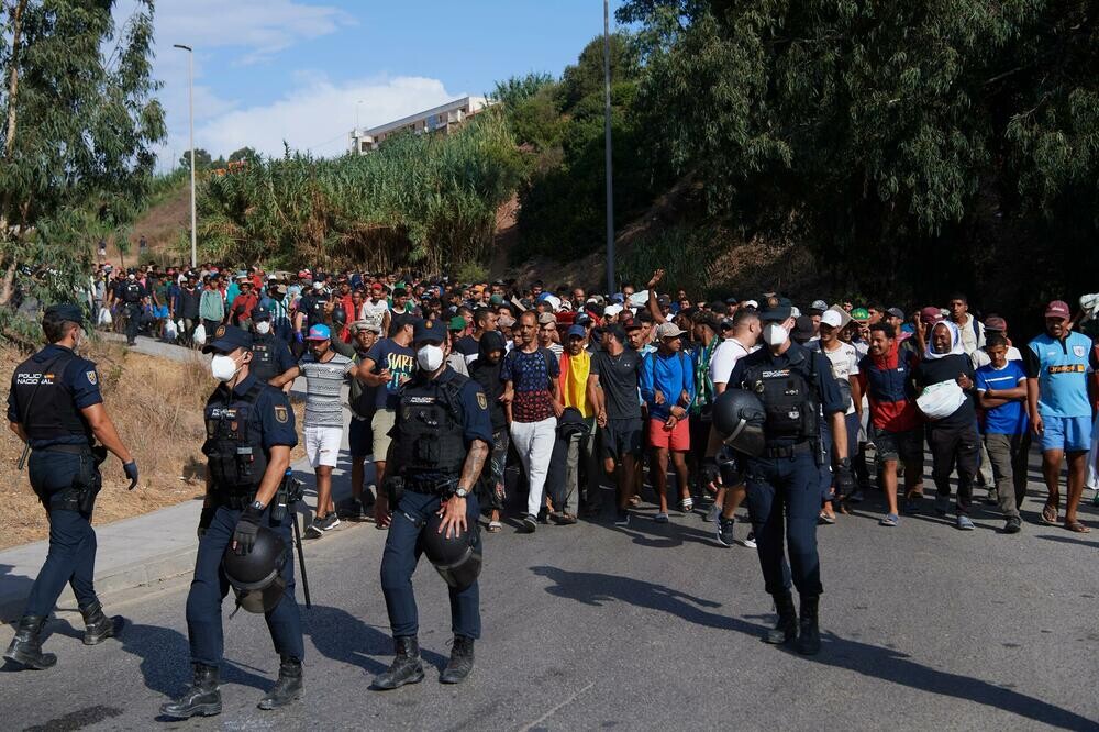 Grieķijā izceļas nelegālo imigrantu sadursmes ar policistiem