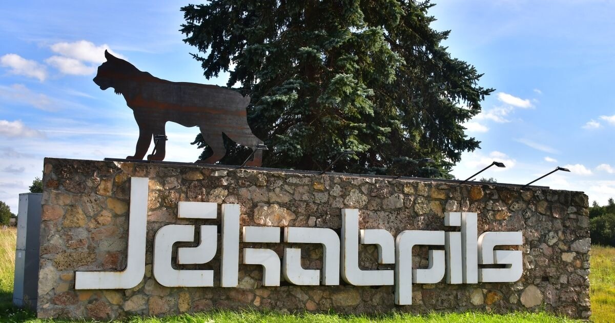 Jēkabpilī elektrības atslēgumu dēļ nedarbojas kanalizācija un nav ūdens