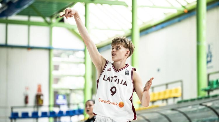 Latvijas basketbolisti uzvar pirmajā spēlē par vietas saglabāšanu Eiropas U-18 čempionāta augstākajā divīzijā