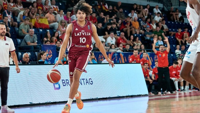 Latvijas basketbolisti ar Franciju spēlēs Eiropas U-16 čempionāta finālā