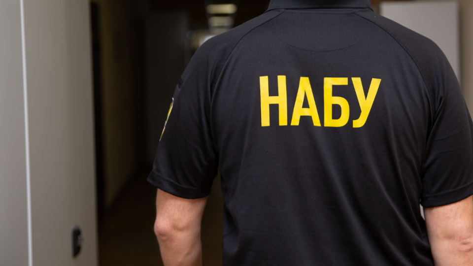 Ukrainas pretkorupcijas iestādes veic kratīšanas deputātu un amatpersonu mājās