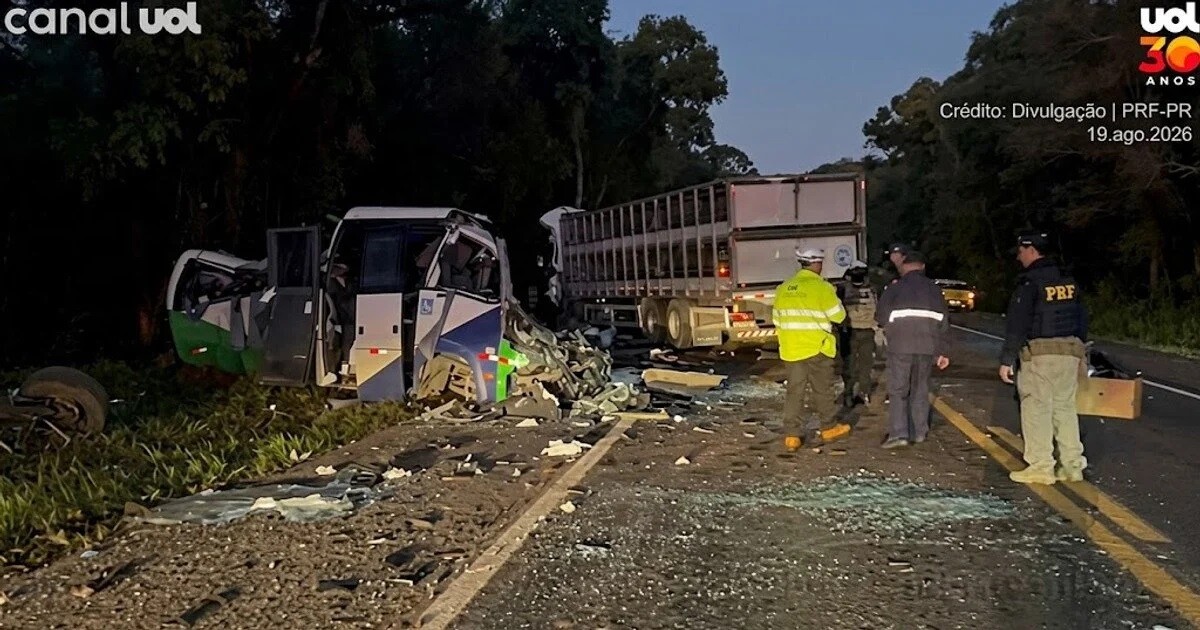 Brazīlijā mikroautobusa un kravas mašīnas sadursmē 23 bojāgājušie
